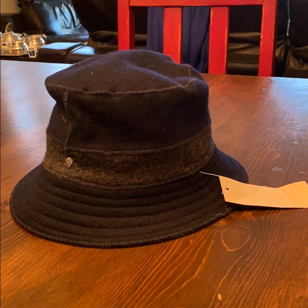 Vintage navy bucket hat